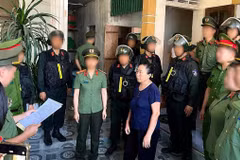 越南义安省对一名涉嫌滥用民主自由权利罪的犯罪嫌疑人进行贞渣立案。（图片来源：VOV）