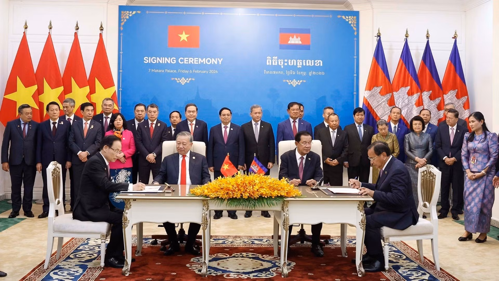 越南外交部与柬埔寨人民党中央对外关系委员会代表签署合作协。