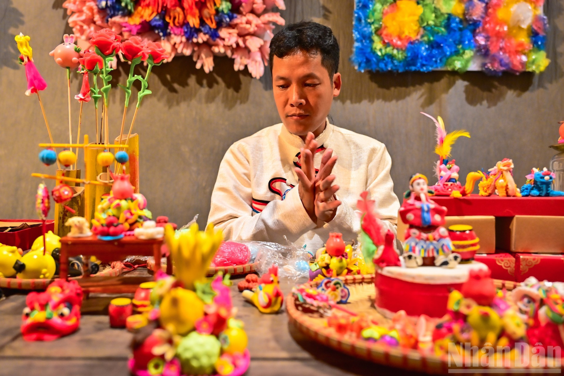 面塑小雕像(越南传统玩具“tò he”)在工艺师巧手下生动且充满魅力。 image-5.jpg
