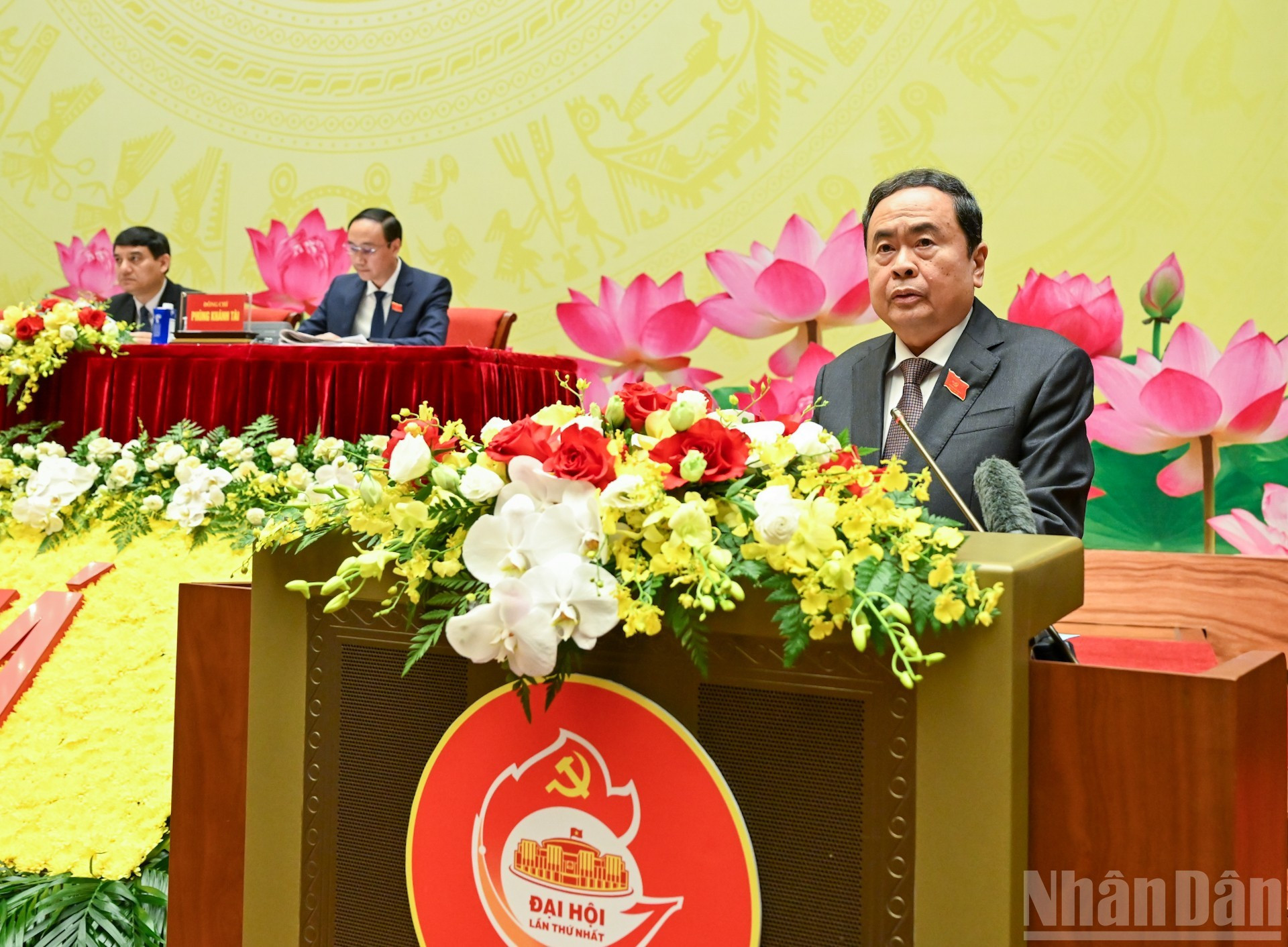 国会党委书记、国会主席陈青敏致大会开幕词。 image-5.jpg