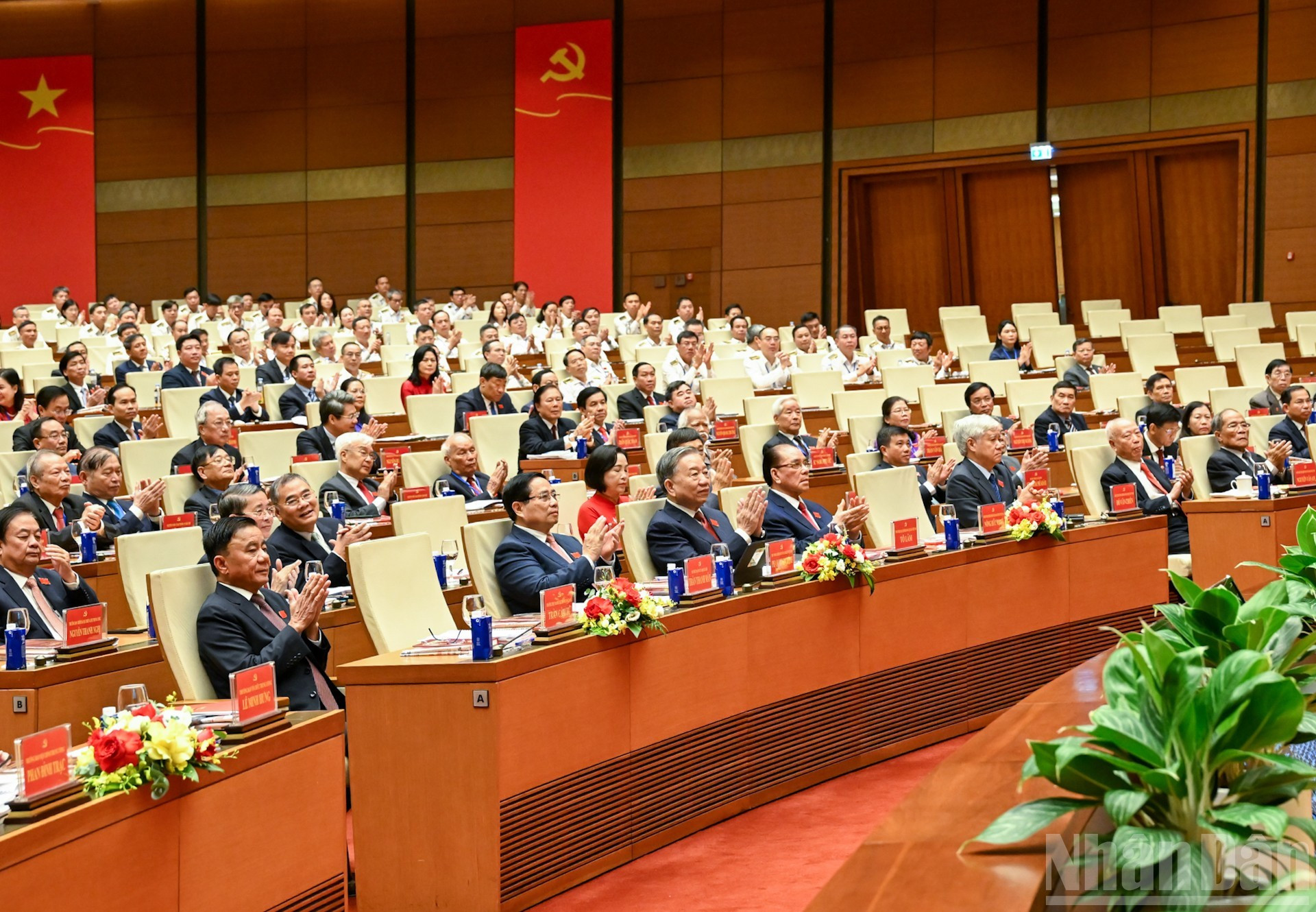 越共中央总书记苏林与党和国家现任、历任领导同志出席大会。 image-3.jpg