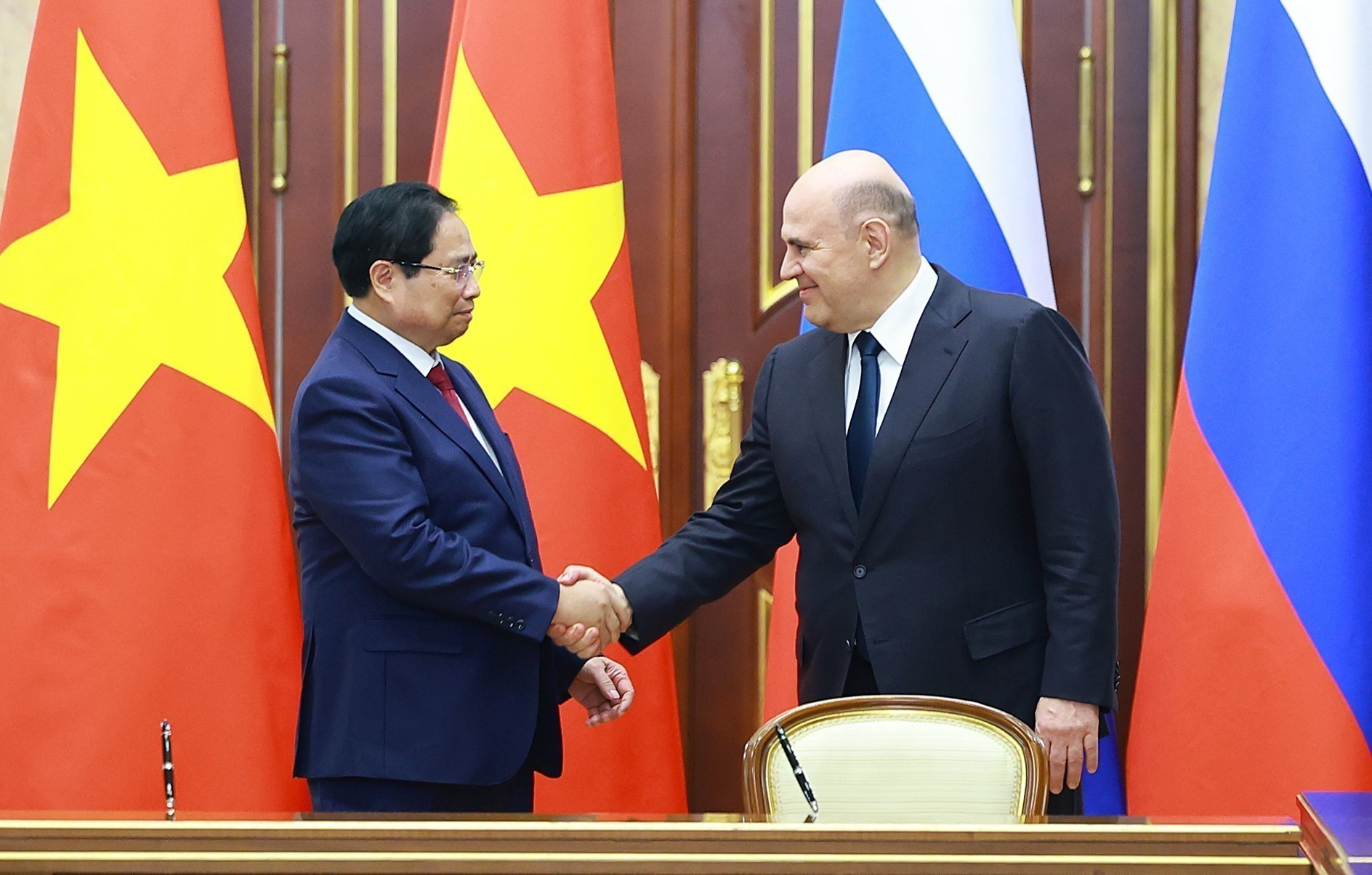 越南政府总理范明正与俄罗斯联邦政府总理米哈伊尔·米舒斯京。