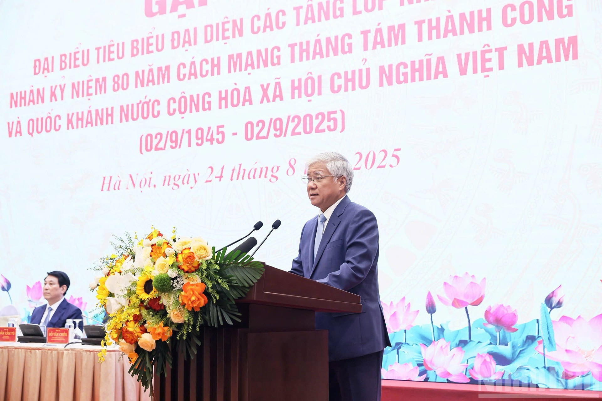 越南祖国阵线中央委员会主席杜文战在会上致答词。 n9.jpg