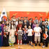 越南国会主席及夫人会见越南驻韩国大使馆干部人员及旅居韩国越南人社群代表。