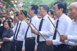 7月6日上午，政府总理黎明兴出席在胡志明市和兴坊黎氏莲（Lê Thị Riêng）公园举行的烈士遗骸搜寻归集启动仪式。（图片来源：VGP）