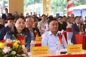 越共中央书记处常务书记陈锦秀莅临老街省出席民族大团结日活动。（图片来源：老街省门户网站）