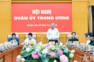 越共中央总书记苏林在中央军委会议上发表指导性讲话。