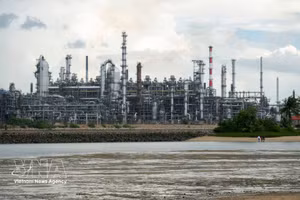 新加坡毛广岛炼油厂。