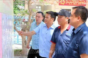 卡纳乡，连日来全民盛会的氛围因彩旗飘扬而热闹起来，与宣传广播的欢快声音交织在一起，气氛相当热烈。（图片来源：越通社）