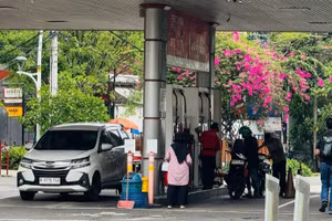 位于印度尼西亚雅加达市中心的一家加油站。（图片来源：越通社）