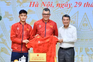 政府总理黎明兴会见刚夺得2026年东南亚锦标赛冠军的U17国足。