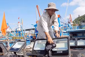 解除IUU“黄牌”警告：越南渔民将LED灯技术应用于海产品捕捞。