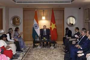 越共中央总书记、国家主席苏林会见印度-越南友好协会主席库苏姆·贾因。（图片来源：越通社）
