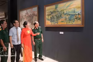附图：通过美术展览《历史岁月》再现越南历史征程。（图片来源：越通社）