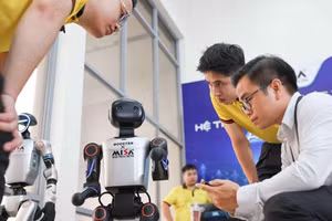 2026年人工智能节上的机器人展示活动。（图片来源：越通社）