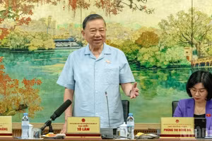 越共中央总书记、国家主席、中央军委书记苏林在会上发表讲话。