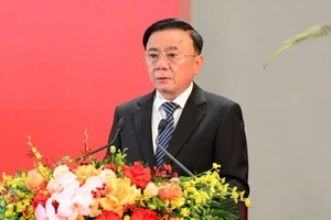 越共中央政治局委员、中央书记处常务书记陈锦秀在会上发表讲话。（图片来源：西贡解放日报）