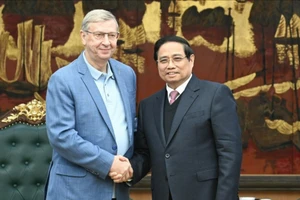 越南政府总理范明正总理会见俄罗斯系统金融股份公司董事长弗拉基米尔·彼得罗维奇·叶夫图申科夫。