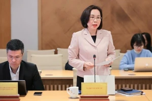 越南科学与技术部国际合作司副司长黎氏越林在12月31日下午举行的例行新闻发布会上介绍了有关第六届东盟数字部长会议的相关信息。（图片来源：VGP）