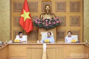 范明正总理主持会议。