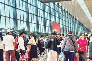 新山一国际机场在大年初四接待游客 17万余人次。