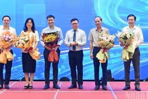 《人民报》社荣获了2项A等奖和1项B等奖。