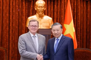 越共中央总书记、国家主席苏林会见德国联邦议会副议长博多·拉梅洛。（图片来源：VGP）