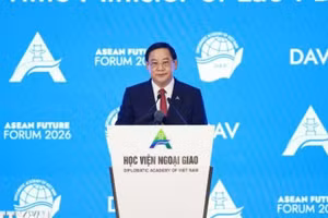 老挝政府总理宋赛·西潘敦在2026年东盟未来论坛开幕式上发表讲话。（图片来源：越通社）