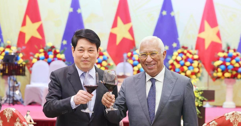 越南国家主席梁强设宴招待欧洲理事会主席安东尼奥·科斯塔。