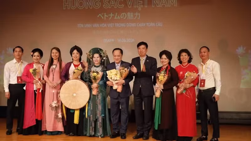 各位代表合影留念。
