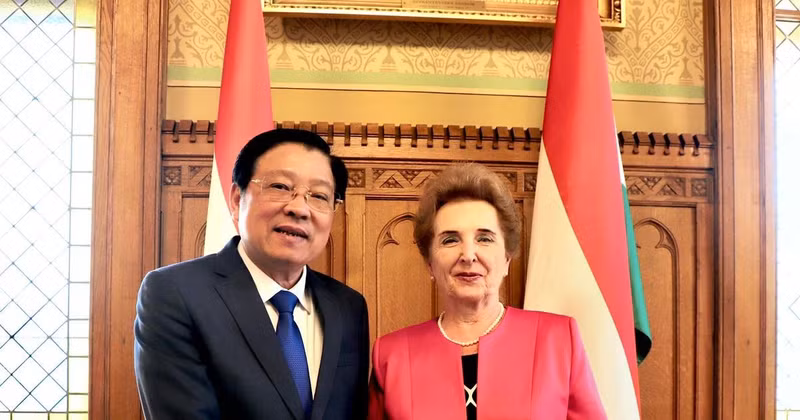 潘廷镯同志与匈牙利最高检察院代表举行会谈。（图片来源：越通社）