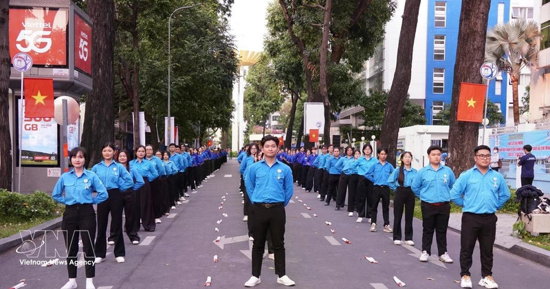 第80-NQ/TW号决议高度重视在培养全面发展越南人过程中青年一代的作用。（图片来源：越通社）