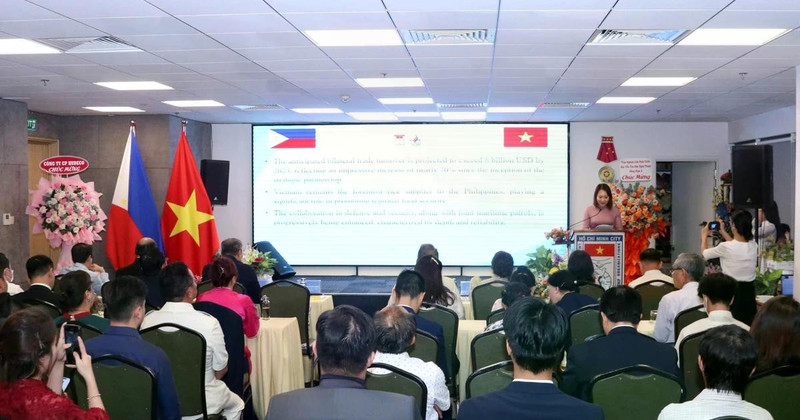 胡志明市友好组织联合会（HUFO）在胡志明市举行题为“越南-菲律宾：加深友谊，可持续未来”的见面会。（图片来源：越通社）