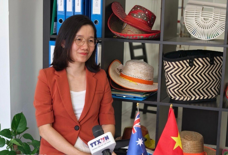 越南驻澳大利亚商务处首席代表、副总领事陈氏清美接受越通社记者采访。（图片来源：越通社）