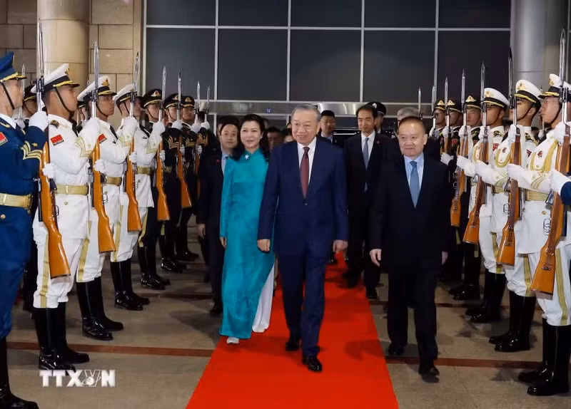 越共中央总书记、国家主席苏林一行欢送仪式在北京西站举行。图片来源：越通社