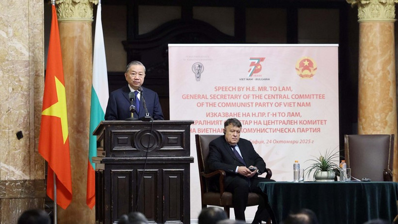 越共中央总书记苏林在保加利亚索非亚大学发表政策演讲。（图片来源：越通社）