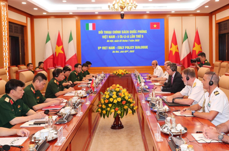 第五次越南—意大利国防政策对话在越南国防部总部举行。（图片来源：越通社）
