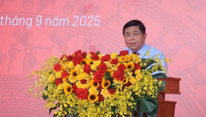 阮志勇副总理在活动上发表讲话。（图片来源：越通社）