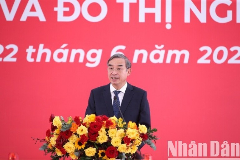 岘港市委副书记、市人民委员会主席黎忠征在动工仪式上发表讲话。