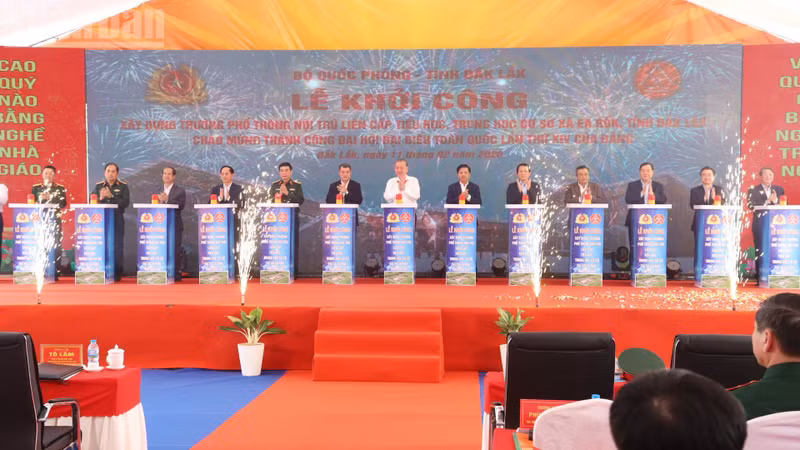 苏林总书记出席得乐省亚洛克乡九年一贯制寄宿学校开工仪式。