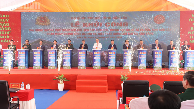 苏林总书记出席得乐省亚洛克乡九年一贯制寄宿学校开工仪式。