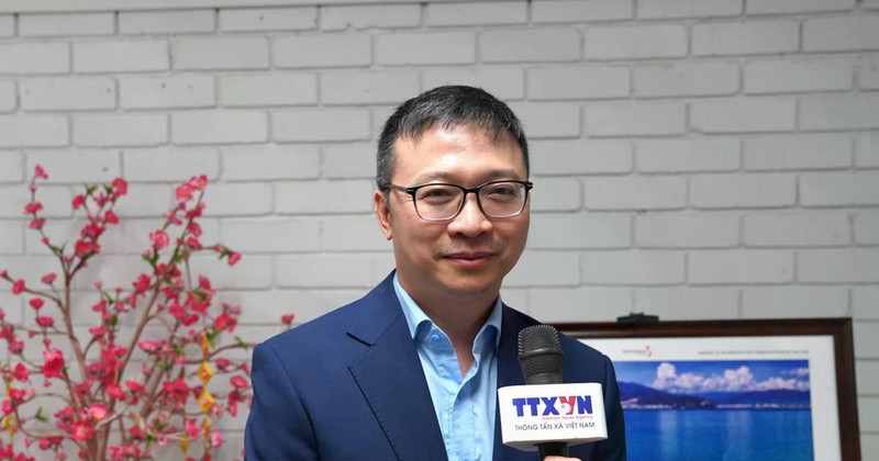 澳大利亚越南企业家协会（VBAA）秘书长杜嘉胜律师接受越通社记者采访。（图片来源：越通社）