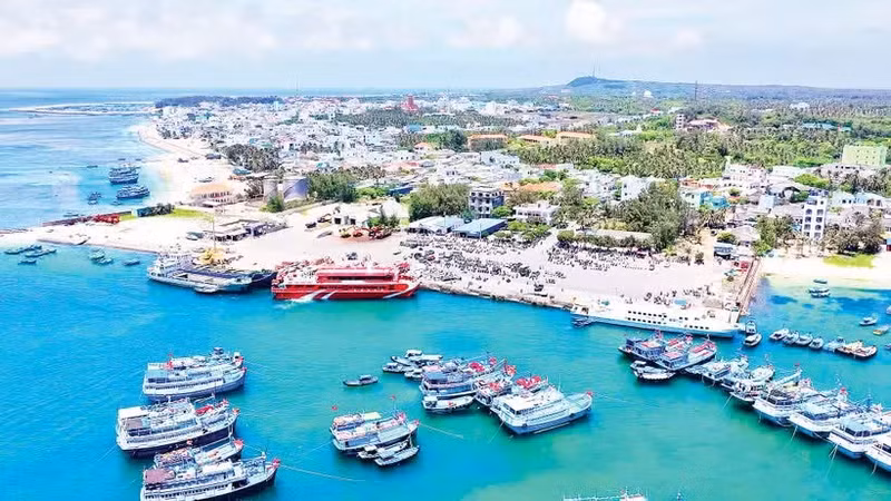 富贵岛在推动海洋经济发展的同时，切实保障国防安全。