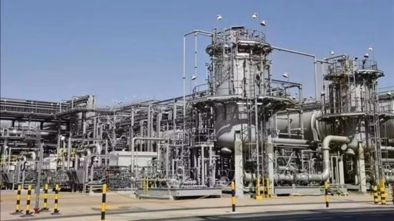 沙特阿拉伯达曼市炼油厂。（图片来源：新华社／越通社）