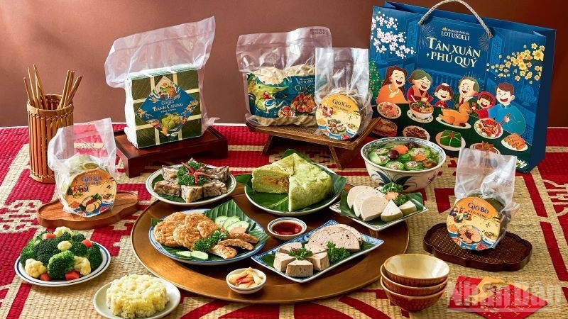 春节期间的机上餐食不仅要符合制作流程，更要保留越南春节的独特风味，让乘客即使身处云端，也能感受到家乡的年味。