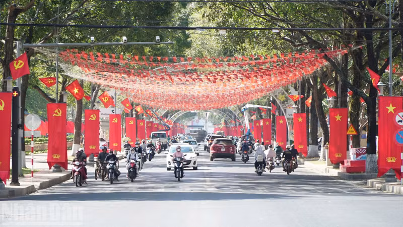 得乐省少数民族同胞喜迎越南共产党第十四次全国代表大会。