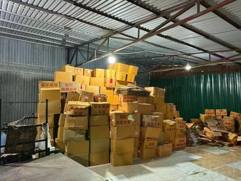 当局查获了超过 4 吨来源不明的红枣。（图片来源：越通社）
