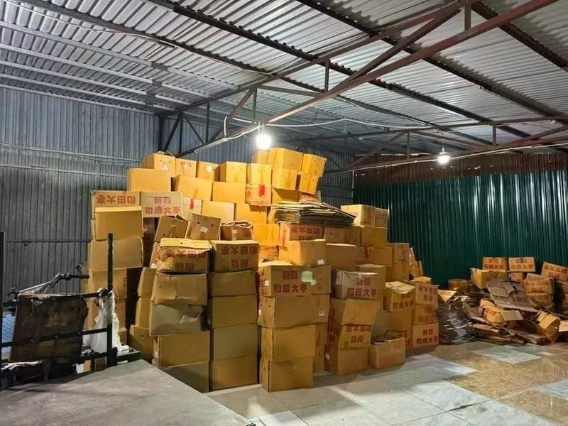 当局查获了超过 4 吨来源不明的红枣。（图片来源：越通社）