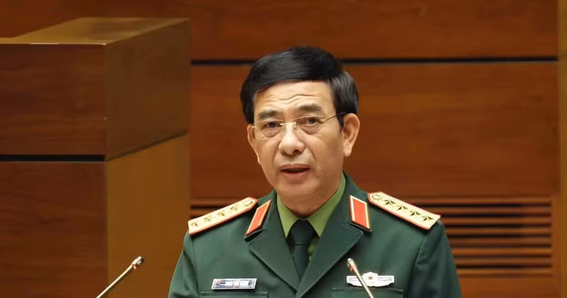 越共中央政治局委员、中央军委副书记、国防部长潘文江大将作报告。（图片来源：越通社）