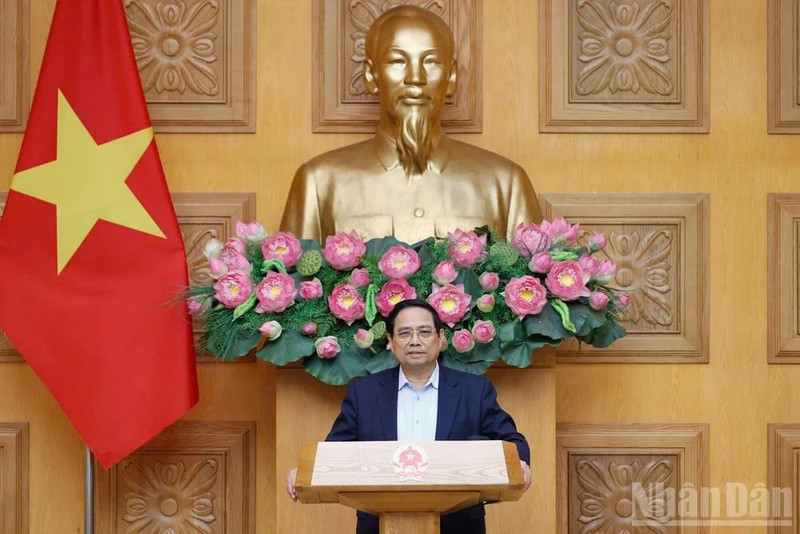 越南政府总理范明正主持召开与政策咨询委员会的工作会议。